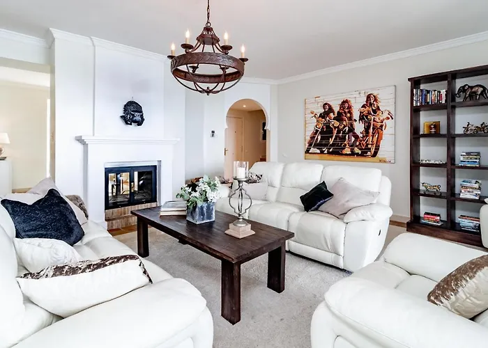 Lap- 3 Bed Apartment On The Beach. Families Only