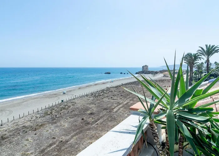 Lap- 3 Bed Apartment On The Beach. Families Only