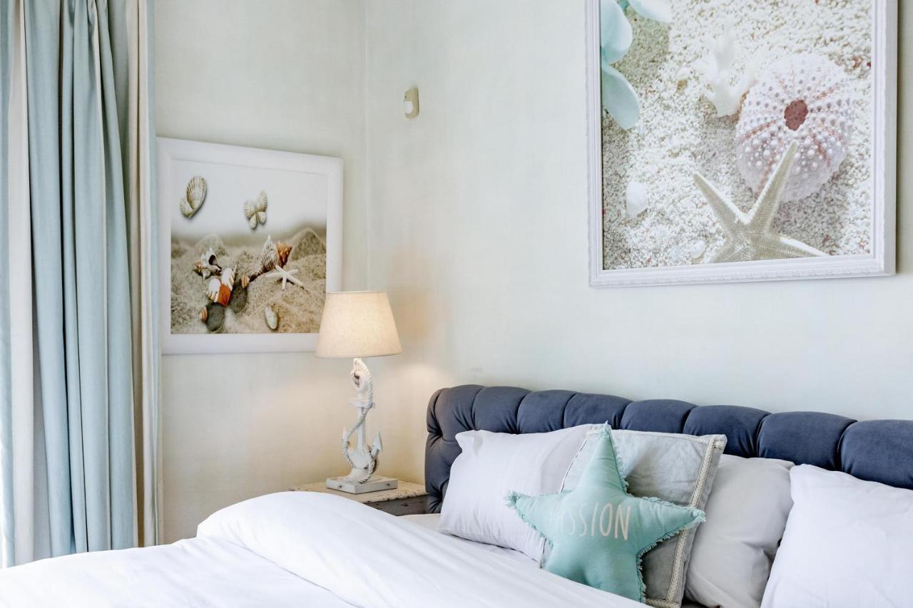 Lap- 3 Bed On The Beach. Families Only Appartamento